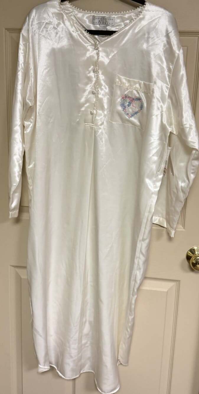 VTG Erika Taylor Intimates Ivory Shiny Satin Long Nightgown Medium Gown Sleeves